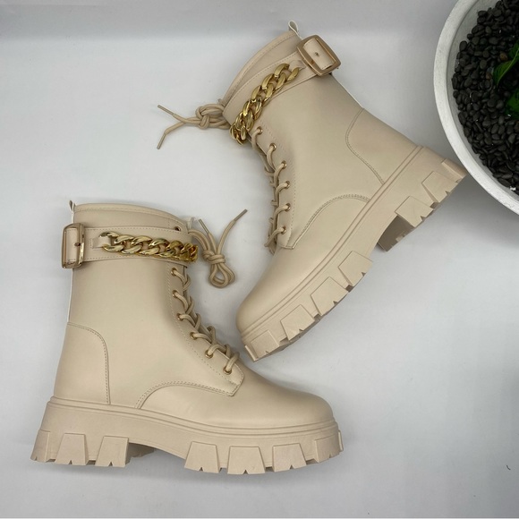 Olivia Miller Ava lug soles Combat Boots with gold chain in faux leather size 9 - Picture 3 of 8